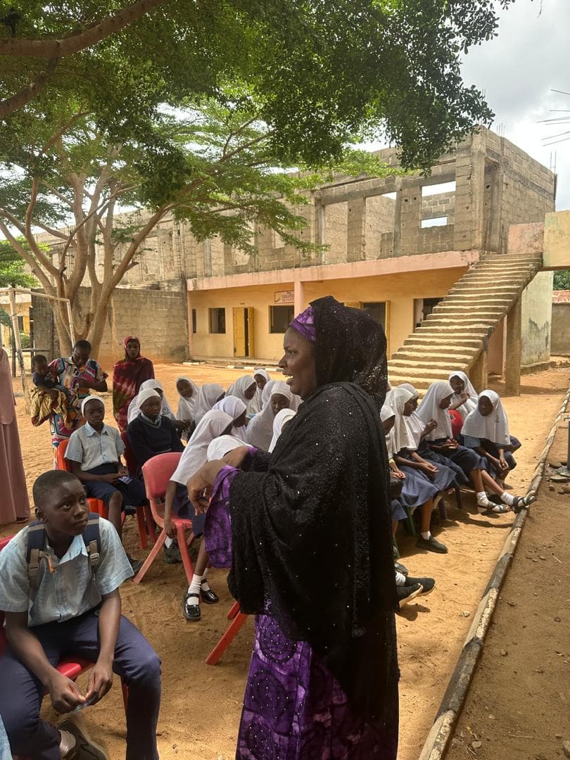 Dr. Rukayyah Abdulsalam leading a One Health education session with schoolchildren in Danhonu 1