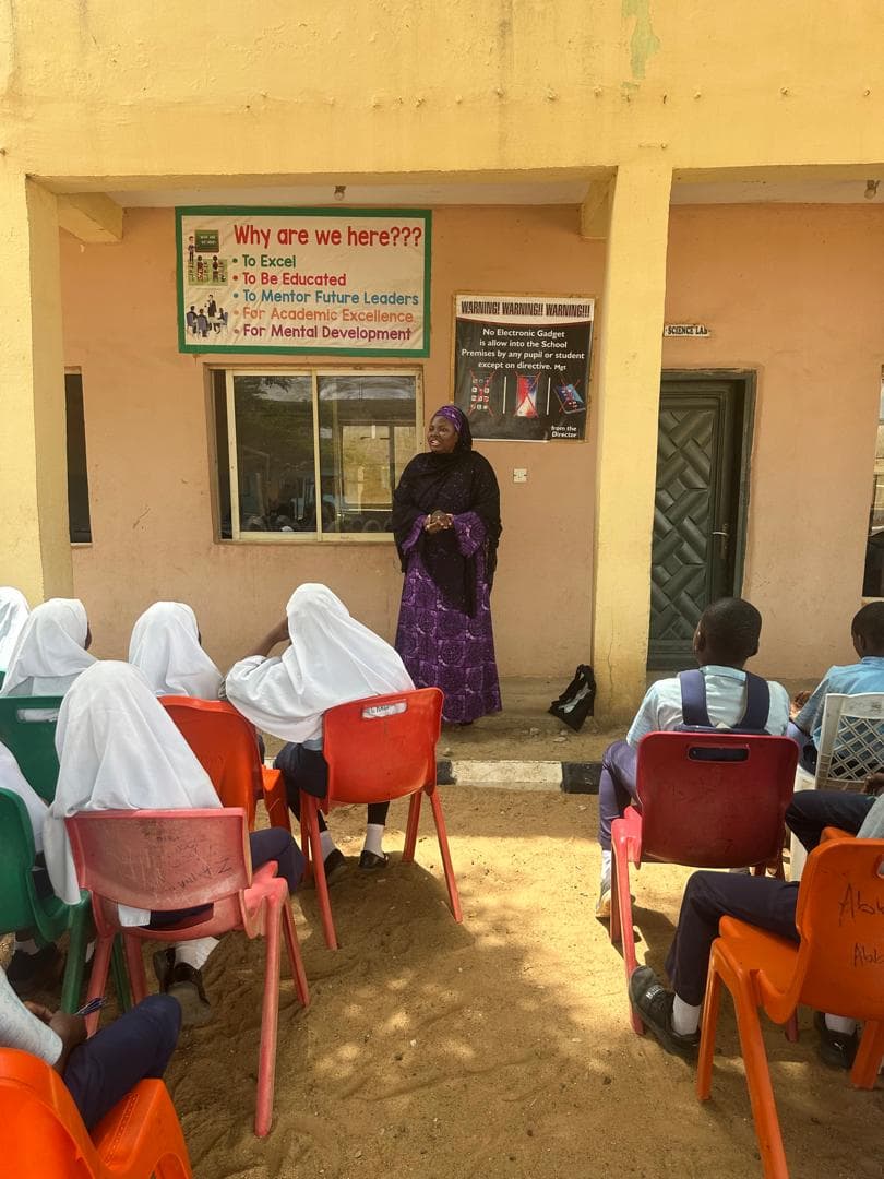 Dr. Rukayyah Abdulsalam leading a One Health education session with schoolchildren in Danhonu 1